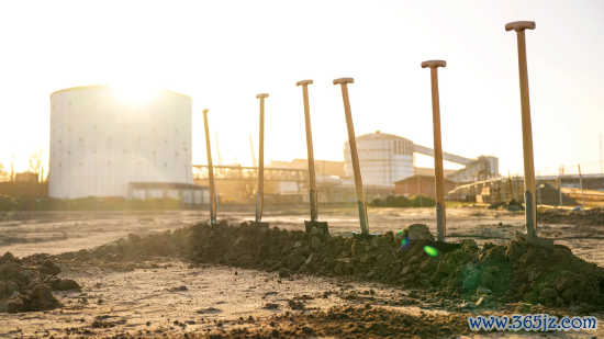 配资炒股官方 从矿业巨头到石油巨头，各大企业纷纷搭上 “白色氢气” 的热潮