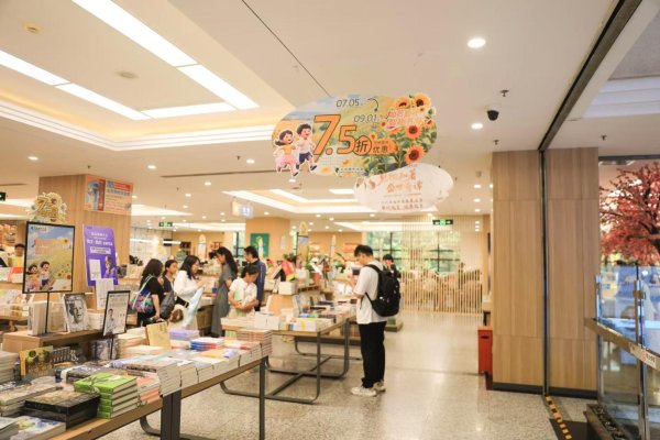 股天下配资网 让阅读成为最潮的消暑方式，京城各大书店开启暑期模式